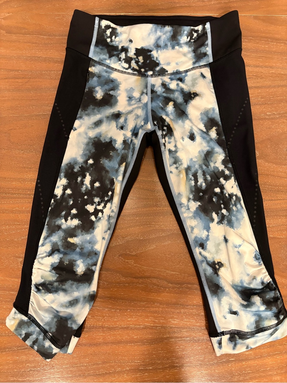 Lululemon Stop At Nothing Crop Black / Mini Blooming Pixie Aquamarine size 6